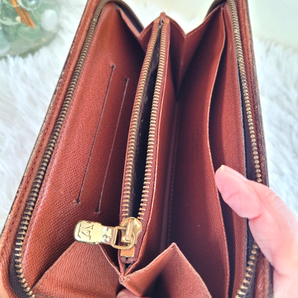 Louis Vuitton Zipper Wallet - Picture 16 of 16
